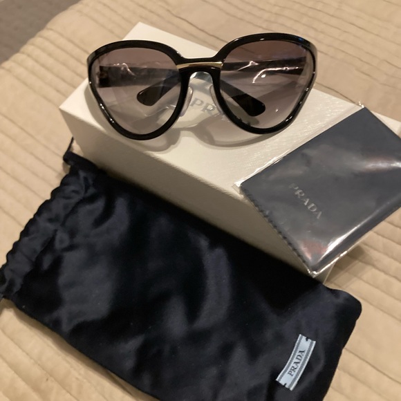 Prada SPR022V Black Butterfly Sunglasses with Case and box - Picture 6 of 12